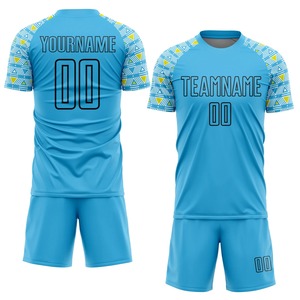 Ensemble de maillots de football personnalisés sublimés bleu clair à manches courtes, motif géométrique, évacuation de l'humidité, col rond, nom de l'équipe imprimé pour hommes - Product Image 1