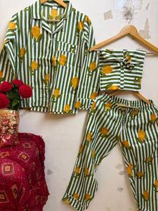 Pijama de Mujer 100% Algodón con Estampado de Leopardo Amarillo, Transpirable, Ecológico, de Verano, con Rayas, Manga Larga, Botones, Suave - Product Image 1