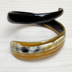 Brazalete de cuerno de búfalo, pulsera única en espiral con diseño de serpiente de Perfect Enterprises - Product Image 1