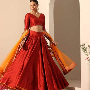Lehenga Choli Rojo con Detalles en Naranja y Dupatta en Contraste |   Ropa Étnica Tradicional India de Diseño para Bodas y Fiestas para Mujeres - Product Image 1