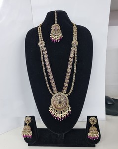 Collier long élégant superposé en or plaqué antique, style ethnique Kundan, avec perles Jhumkas et Tikka, idéal pour les fêtes et les fiançailles - Product Image 1
