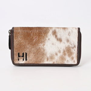 Cartera de cuero de vaca auténtica para mujer, múltiples ranuras con cierre de botón de tachuelas de diamantes de imitación, pelo Natural en el embrague - Product Image 3