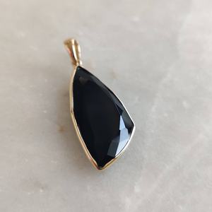 จี้หินออนิกซ์สีดำธรรมชาติรูปทรงแฟนซีแกะสลักประณีต ทอง 14K เครื่องประดับแฟชั่นสำหรับผู้หญิง จี้ทำมือสำหรับสร้อยคอ ขายส่ง - Product Image 6