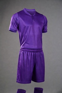 Ensemble de maillot de football rouge 100% coton, manches longues, col en V, short à taille élastique, chaussettes hautes, séchage rapide, nom d'équipe personnalisé, toutes saisons - Product Image 3