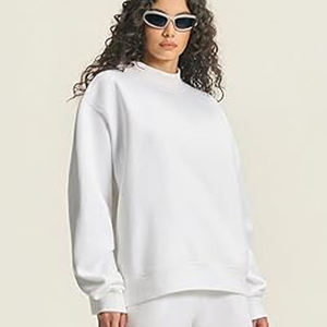 Sudadera Blanca de Cuello Alto para Mujer con Hombros Caídos, Mangas Largas Holgadas y Dobladillo con Banda a Juego para un Estilo Casual Urbano - Product Image 3