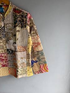 Chaqueta acolchada de algodón con patchwork para mujer, cuello mandarín, manga larga, ropa exterior informal de otoño, bordado a mano, cierre con botones, regalo. - Product Image 4