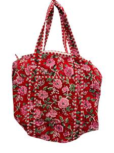 Sac de voyage en coton matelassé floral de luxe |   Sac de voyage week-end fait main de haute qualité avec fermeture éclair |   Sac de voyage pour femme - Product Image 4