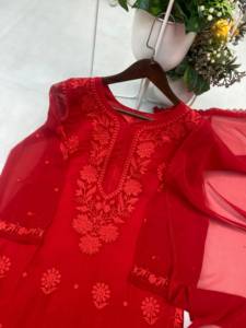 Kurta Roja Bordada para Mujer, Estilo Tradicional Holgado, Ropa Étnica de India y Pakistán, Estilo de Boda, para Todas las Temporadas - Product Image 1