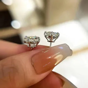 Pendientes de Diamante Cultivado en Laboratorio con Corte Cojín de 4.00Ct, EF/VS1, Oro Amarillo de 14k - Product Image 3
