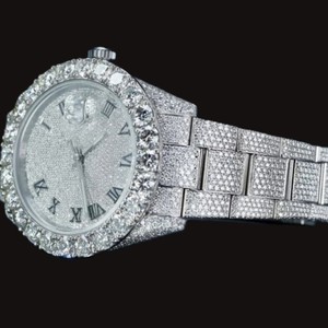 Superbe montre-bracelet de collection pour homme, style Hip Hop, avec cadran rond à chiffres romains, entièrement sertie de moissanite et de diamants, lunette entièrement pavée. - Product Image 3