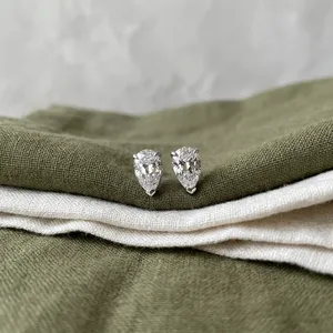 Boucles d'oreilles clous en diamant taille poire pour femme, bijoux classiques pour le quotidien - Product Image 4