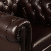 Fauteuil d'appoint rectangulaire moderne de luxe en cuir marron écologique avec accoudoirs roulés et capitonnés pour la maison et le bureau