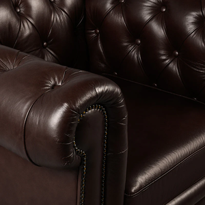 Fauteuil Chesterfield vintage de luxe en cuir marron, avec accoudoirs roulés et capitonnage, pour salon ou bureau - Product Image 5