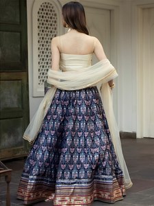 Conjunto de Lehenga Choli Étnico para Mujer, en Seda Artificial con Estampado Floral Digital, Adorno Gota Patti, Largo hasta el Suelo, para Fiestas y Festivales - Product Image 4