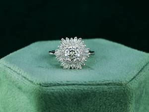 Bague Fleur Classique en Argent 925 avec Pierres CZ Taille Ronde et Baguette pour Femme – Idéale pour Cadeau de Fête ou Anniversaire - Product Image 1