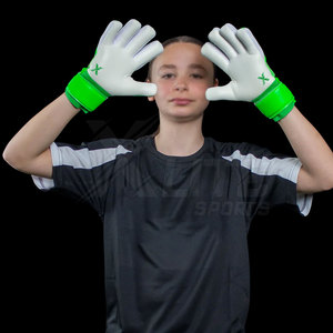 Gants d'entraînement de gardien de but de football personnalisables, paume en cuir, adhérence antidérapante, respirants, avec sangle de poignet pour l'entraînement et les matchs - Product Image 4