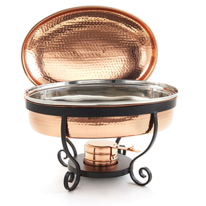 Servidor de buffet estilo industrial con cúpula de cobre martillado sobre una base robusta de hierro forjado negro. Disponible a precios de mayorista. - Product Image 3