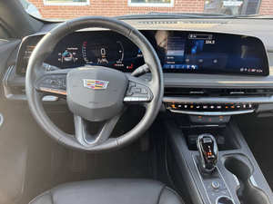 Cadillac XT4 Premium Luxury 2025 d'occasion en bon état - Product Image 2
