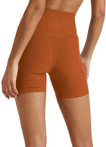 Shorts de yoga compressifs personnalisés pour femmes, mi-longs, respirants, à séchage rapide, pour la gym, le fitness et le sport - Product Image 3