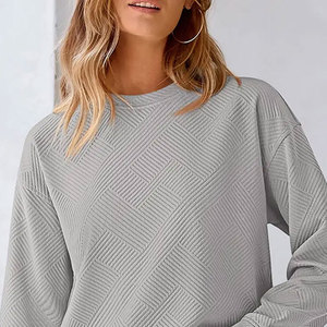 Ensemble de salon élégant et neuf, parfait pour les tenues décontractées et la relaxation, avec des matériaux respirants et confortables. Ensemble de salon pour femmes. - Product Image 6