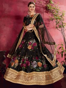 Antra - Lehenga Choli de Seda con Estampado de Estilo de Vida, con Lentejuelas y Borde Dorado, para Novias, Ropa Étnica para Bodas |   Blusa Tradicional Arrugada para Mujer, para Todas las Temporadas - Product Image 2