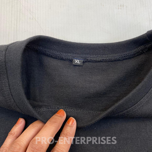 T-shirt homme de haute qualité, 100% coton, poids lourd, coupe oversize, col montant imprimé, style boxy. - Product Image 2