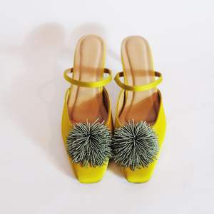 Nouvelles sandales élégantes à talons bas KMS, talons pour femmes en silicone de qualité supérieure, fabriquées à la main, confortables, élégantes, chaussures de mode, modèle indonésien KMS-EH - Product Image 1