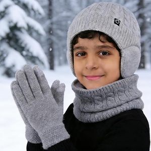 Bonnet rayé mignon 100 % acrylique pour homme, style décontracté, design bicolore noir et blanc, idéal pour l'extérieur, unisexe, taille adulte - Product Image 2