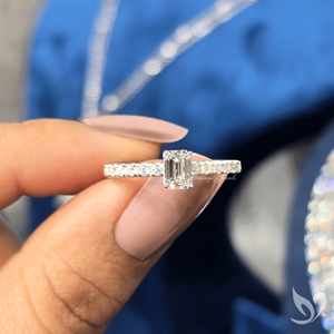 Anillo de compromiso con halo oculto de diamante cultivado en laboratorio con corte esmeralda de 0.5 quilates |   Anillo de oro macizo de 10k certificado por IGI - Product Image 4