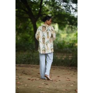 Blusa y camisa con corte acampanado Love Birds para mujer - Product Image 2