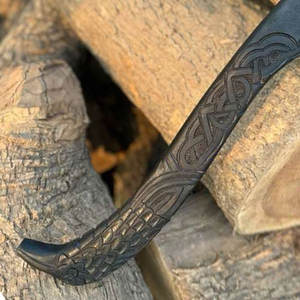 Hacha Vikinga de Grado Industrial, Diseño Escandinavo, Pieza Decorativa, Cabeza Grabada, Hoja de Acero al Carbono, Mango de Madera Tallada - Product Image 5