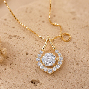 Collier pendentif en or massif 18 carats pour femme, diamant taille brillant rond, forme goutte d'eau, chaîne maille forçat, style classique - Product Image 2