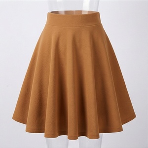Jupe courte taille haute pour femmes, jupe trapèze de couleur unie, confortable, en polyester, à porter en toutes saisons - Product Image 1