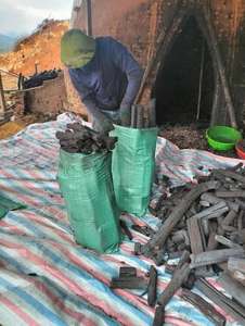 Charbon de bois dur vietnamien de haute qualité KAW, combustible naturel pour barbecue de restaurant, 7000-8000 Kcal/kg, haute teneur en carbone fixe - Product Image 6