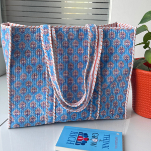 Sac de voyage en coton imprimé à la main, léger et matelassé, fait main, pour femme, bleu, avec fermeture éclair et broderie, portable - Product Image 1