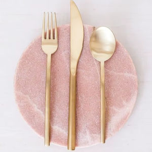 Présentoir à couverts et ustensiles de luxe élégant, conçu pour l'organisation de banquets décoratifs raffinés - Product Image 1