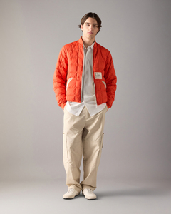 Blouson Bomber Personnalisable Transit Liner avec Logo Personnalisé, Doudoune d'Hiver Streetwear avec Logo Latéral, Léger, Rouge - Product Image 4