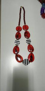 Proveedor al por mayor: Collar de barra de madera con resina rosa, cadena de metal, colgante de cuentas, joyería de moda, accesorio de ropa para mujer, ropa de oficina - Product Image 6