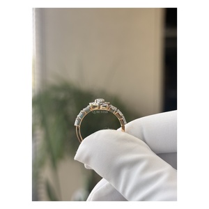 Elegante Anillo Halo con Diamante Cultivado en Laboratorio Corte Marquesa de 1.15 Ct, con Piedras Laterales Princesa, Anillo de Compromiso para Mujer, Oro Sólido de 14 Quilates QUBE - Product Image 5