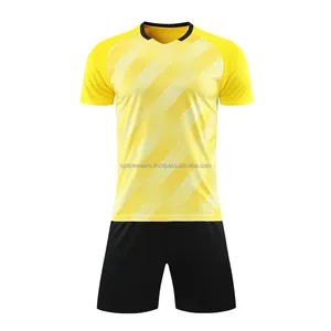 Vente en gros d'uniformes de football de qualité supérieure entièrement personnalisés imprimés de football en polyester vêtements d'équipe