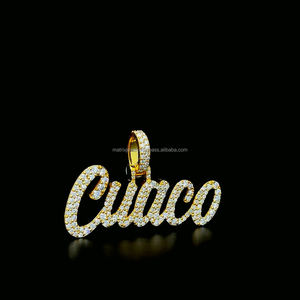 Design attrayant 2.49 TCW unisexe personnalisé glacé 925 argent jaune plaqué or nom cursif lettre Moissanite diamant pendentif - Product Image 2