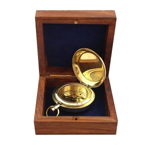 Boussole de poche magnétique artisanale en laiton antique, objet de collection nautique avec boîte en bois, décoration maritime vintage, cadeau - Product Image 1