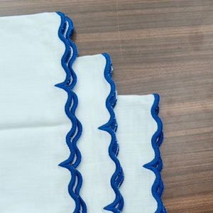 Servilleta de tela de algodón elegante color azul real con borde festoneado para cenas, bodas y restaurantes - Product Image 5