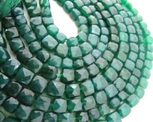 Perles en onyx vert naturel, forme cube, facettées, 6-8 mm, brin de 8 pouces de long - Product Image 4