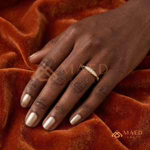 Bague romantique en or 18 carats avec diamants cultivés en laboratoire, alternant baguettes et diamants ronds | Bague de promesse minimaliste en moissanite pour mariée - Product Image 3
