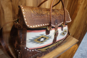 กระเป๋าเดินทางหนังแท้สไตล์ตะวันตก ลายแอซเท็ก สำหรับวันหยุดสุดสัปดาห์ กระเป๋าเดินทางสุดหรู - Product Image 2