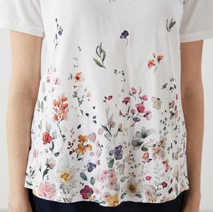 T-shirt respirant sublimé à imprimé intégral, design graphique varié, idéal pour les tenues estivales vibrantes et les festivals de musique - Product Image 3