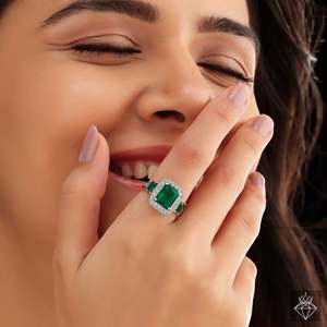 Elegante anillo de banda de solitario antideslustre esmeralda de PRAO joyería fina de tamaño ajustable - Product Image 1