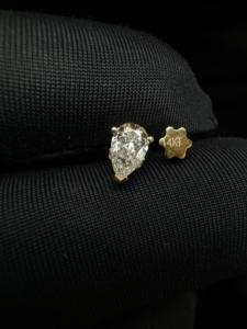 Labret Solitaire en Diamant Poire avec Design à Filetage Externe pour Piercing Daith, Hélix et Bijoux d'Oreille - Product Image 6