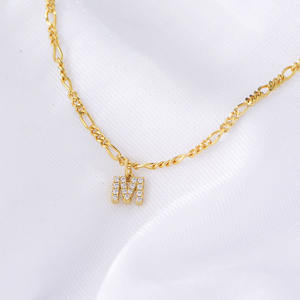 Collar con Colgante de Circonita con Letra Inglesa, Estilo Europeo Americano, Diseño de Nicho, Versátil, Ligero y de Lujo, para Clavícula - Product Image 1